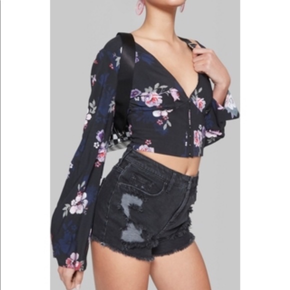 wild fable Tops - Wild Fable Long Slv Floral Clasp Front Top